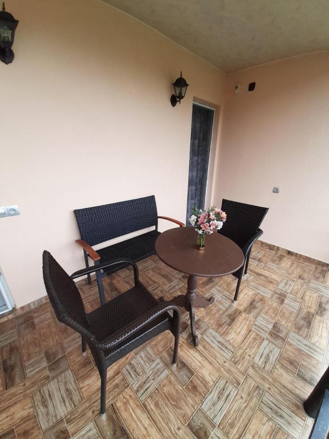 Kemeni Garden Hotel Батуми Екстериор снимка