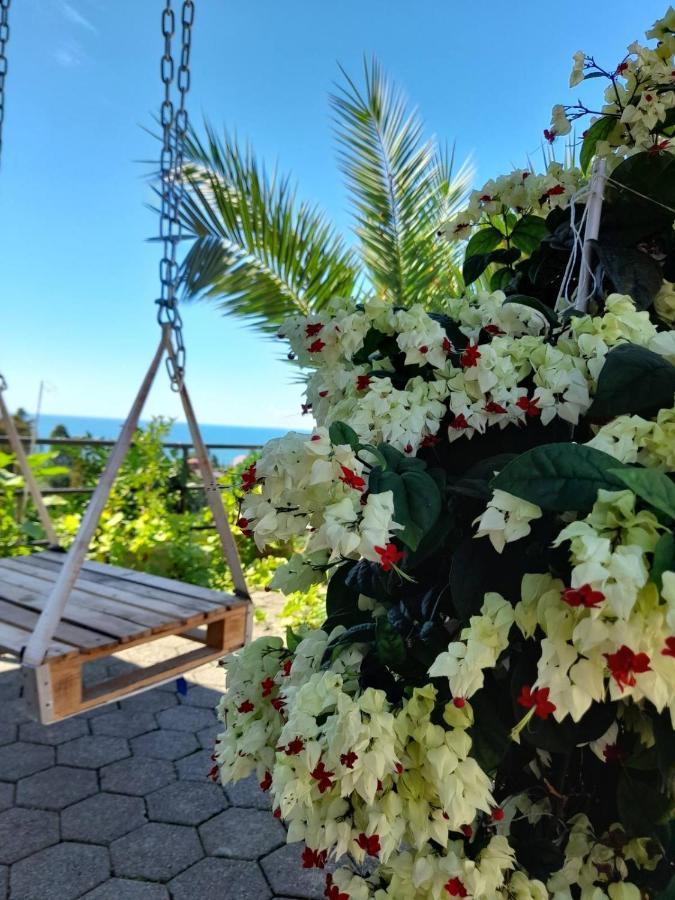 Kemeni Garden Hotel Батуми Екстериор снимка