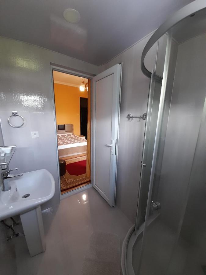 Kemeni Garden Hotel Батуми Екстериор снимка