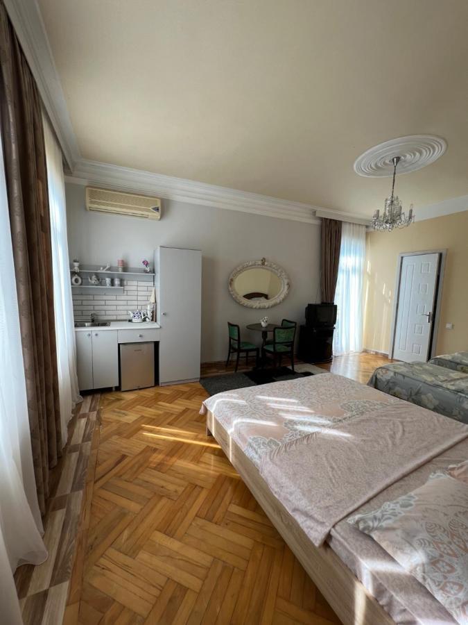 Kemeni Garden Hotel Батуми Екстериор снимка