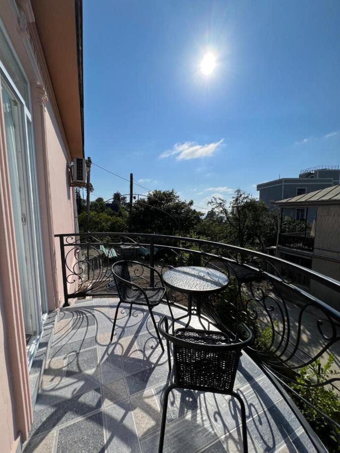 Kemeni Garden Hotel Батуми Екстериор снимка