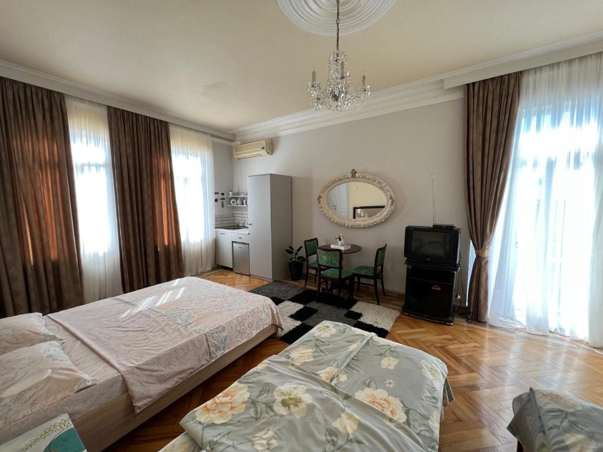 Kemeni Garden Hotel Батуми Екстериор снимка