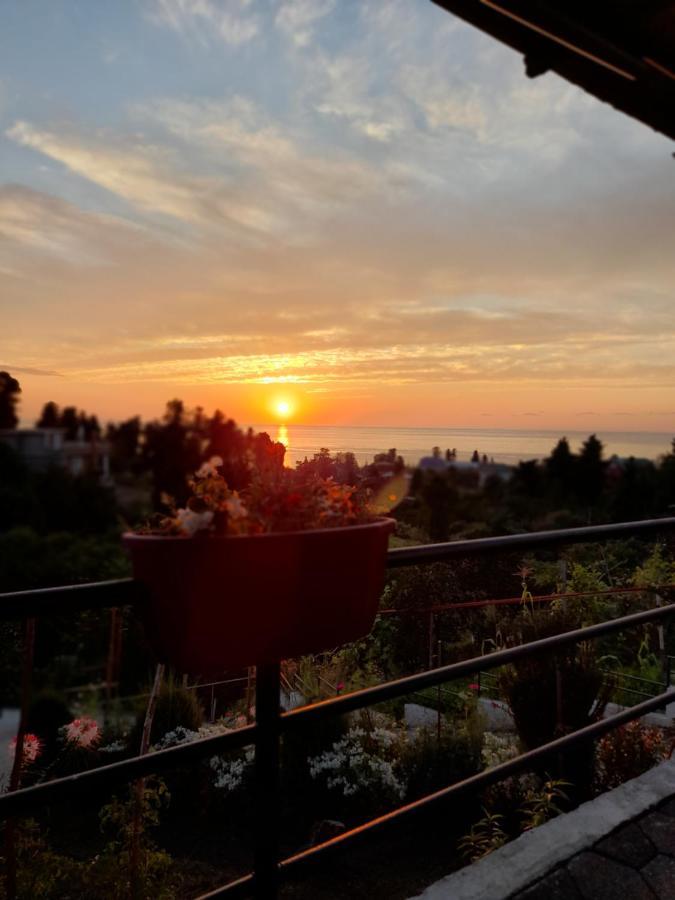 Kemeni Garden Hotel Батуми Екстериор снимка