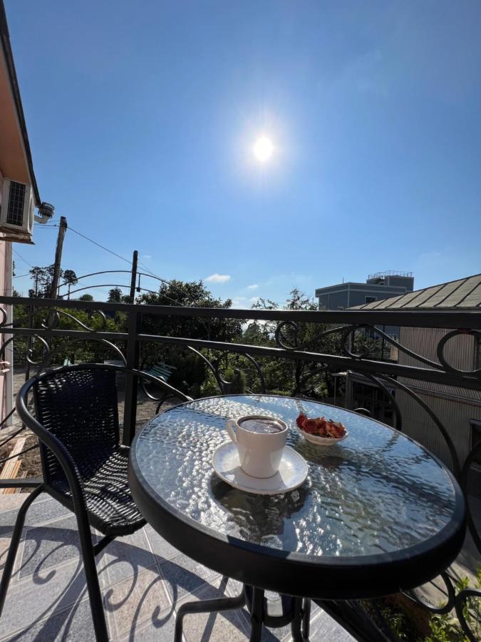 Kemeni Garden Hotel Батуми Екстериор снимка