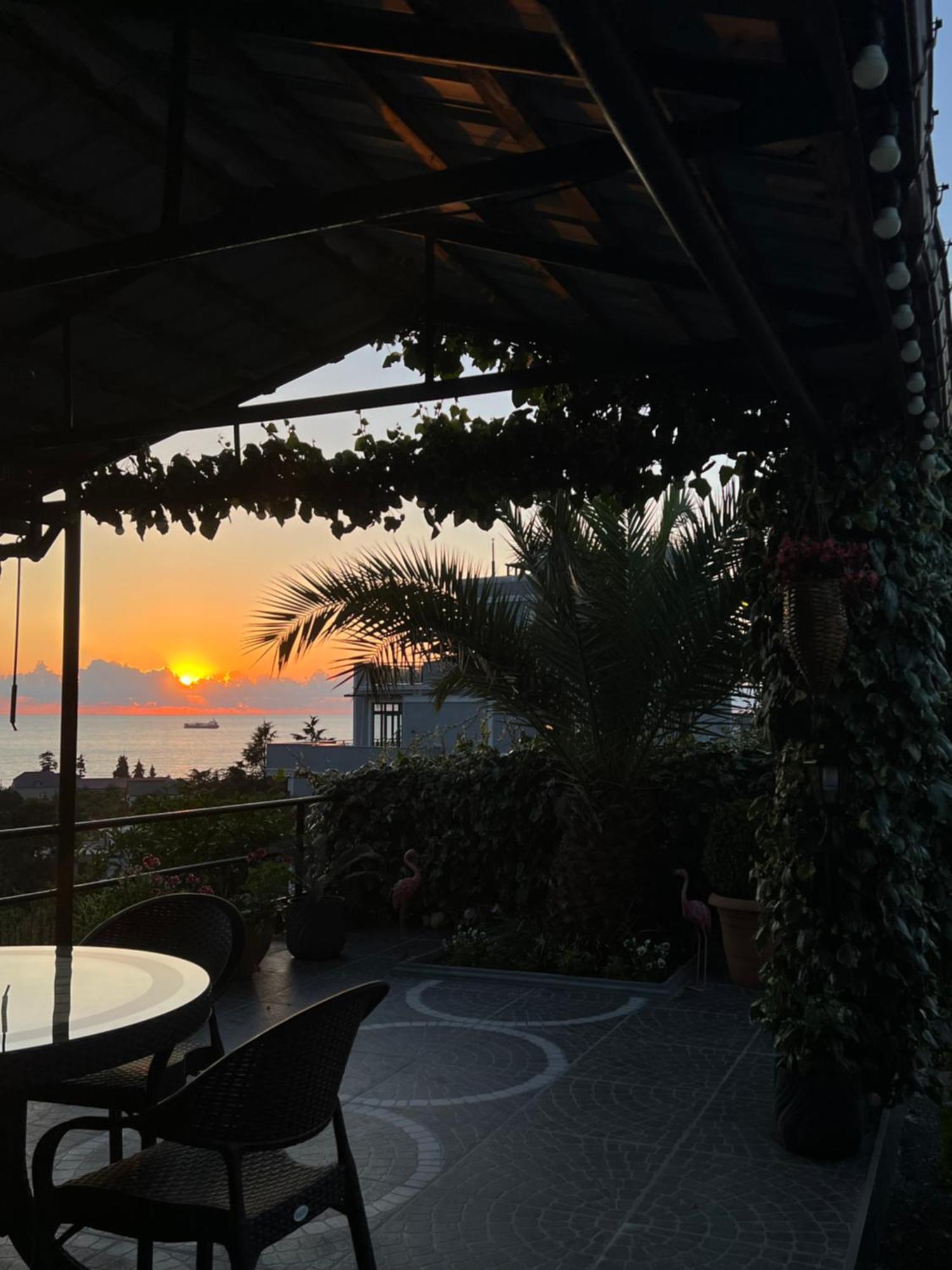 Kemeni Garden Hotel Батуми Екстериор снимка