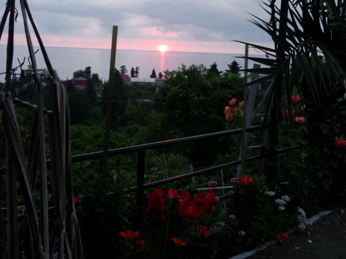 Kemeni Garden Hotel Батуми Екстериор снимка