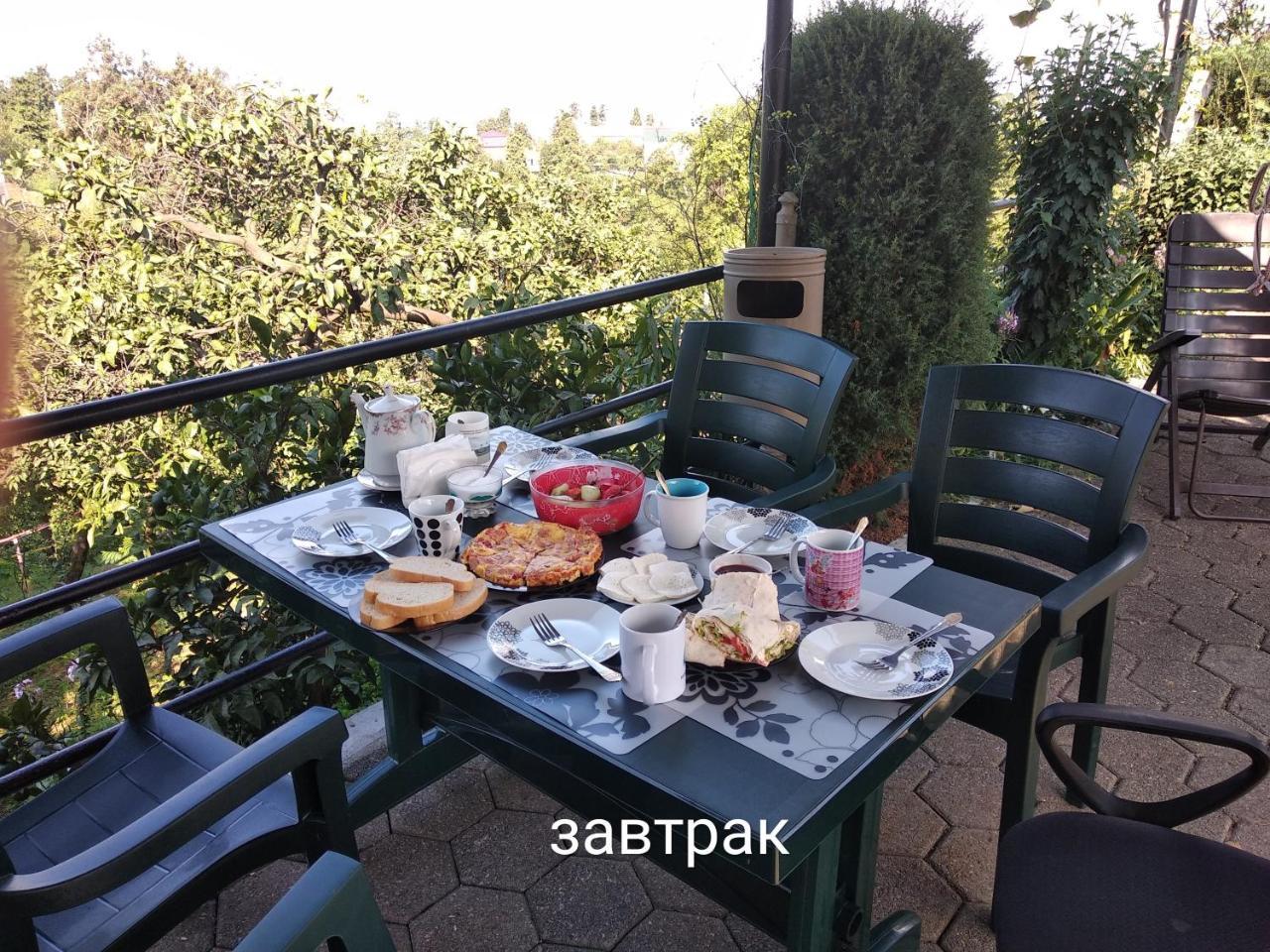 Kemeni Garden Hotel Батуми Екстериор снимка